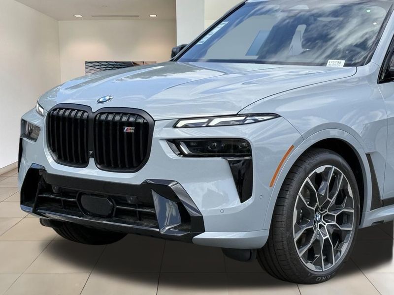 2025 BMW X7 M60iImage 10