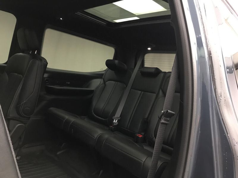 2023 Jeep Wagoneer Series II CarbideImage 18