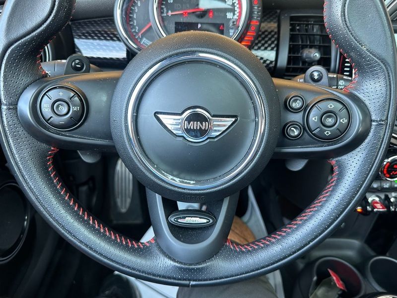 2016 MINI Hardtop BaseImage 3