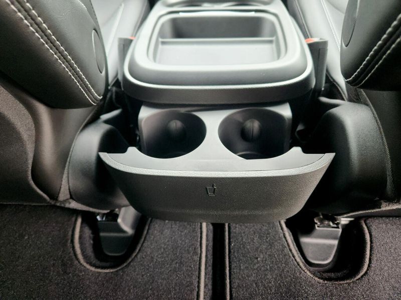 New 2027 Chrysler Pacifica Select