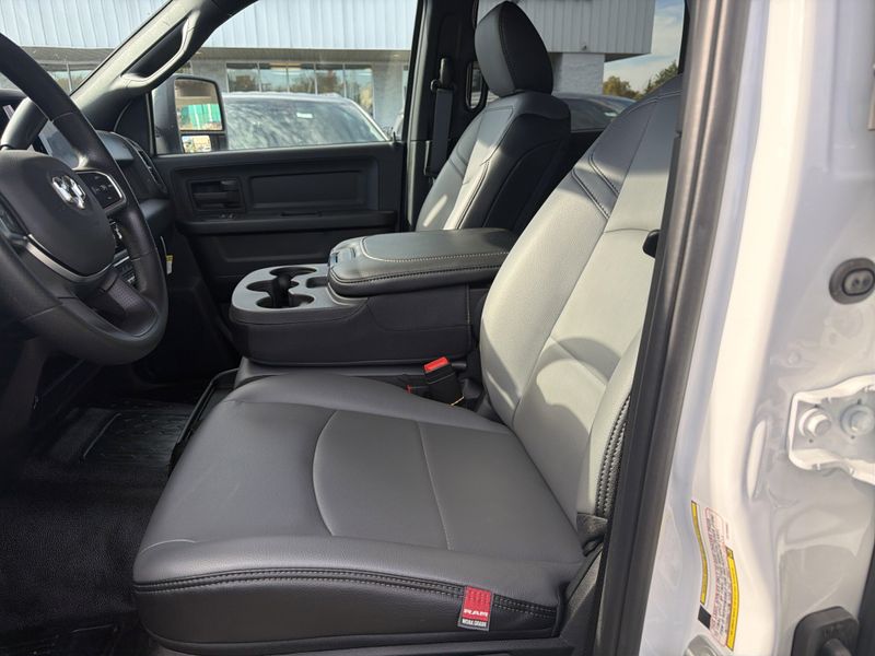 New 2026 RAM 3500 Tradesman Crew Cab Chassis 4x4 60