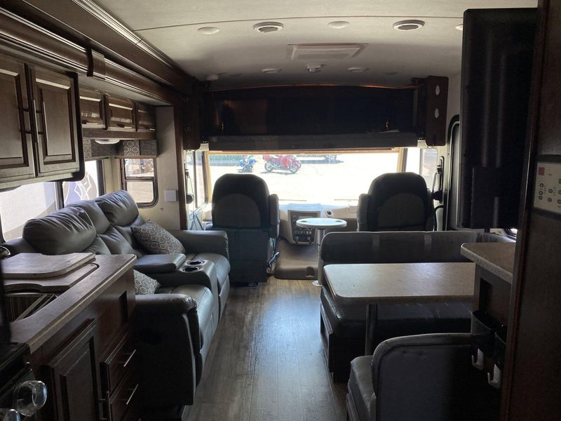 Used 2018 FOREST RIVER FR3 29DS Image 9