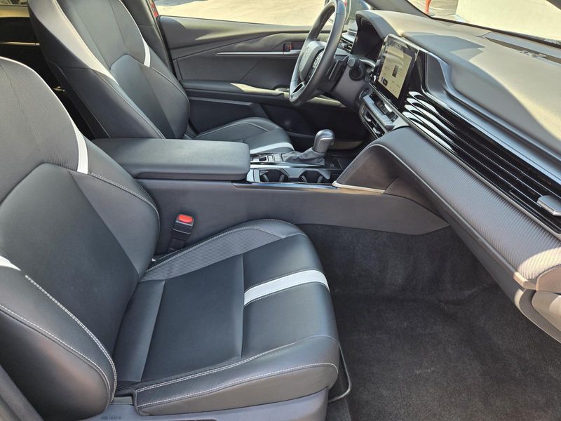 Used 2025 Toyota Camry SE (Natl)