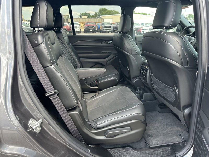 2024 Jeep Grand Cherokee L Altitude XImage 13