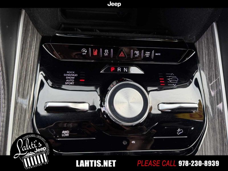 2022 Jeep Wagoneer Series III photo 33