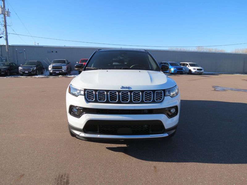 Used 2024 Jeep Compass Limited 4x4 4dr SUVImage 3