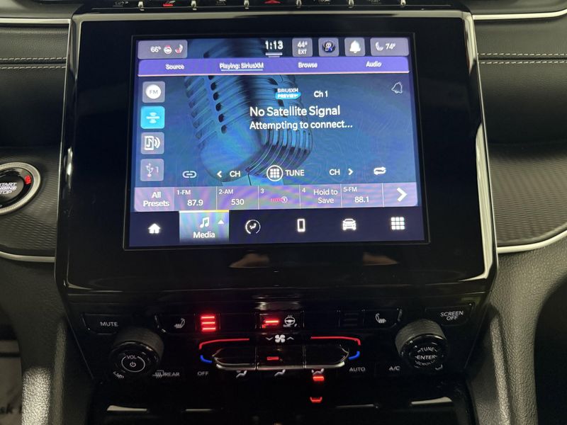 Used 2024 Jeep Grand Cherokee L LaredoImage 32