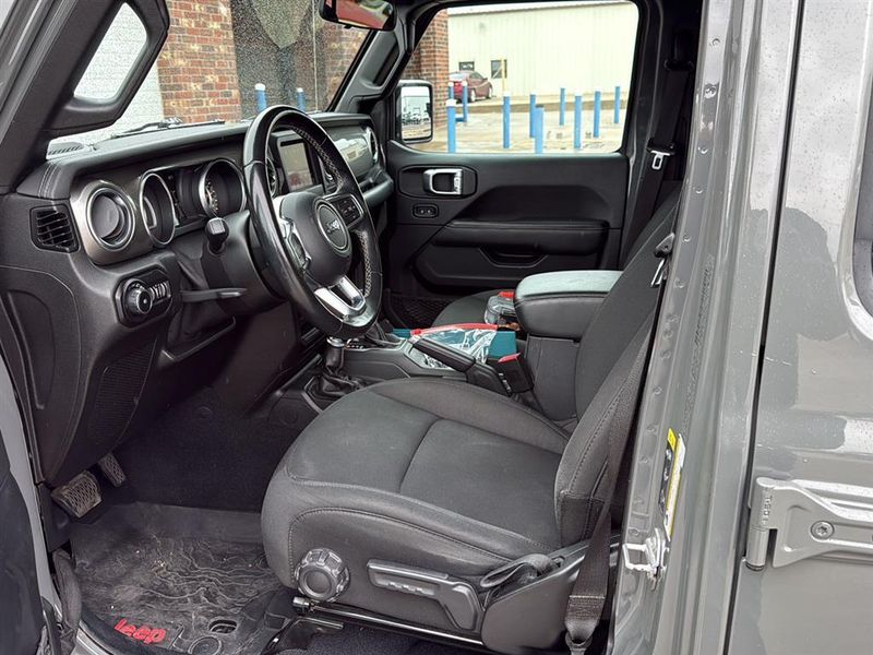 2020 Jeep Wrangler Unlimited Sahara photo 9