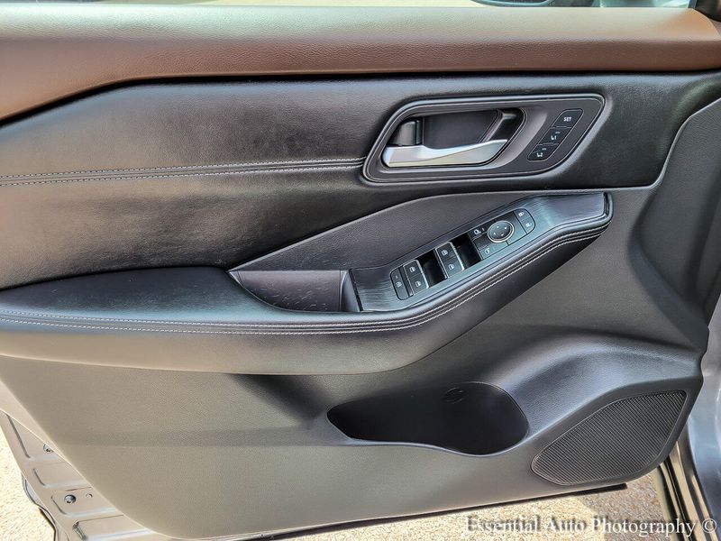 2022 Nissan Rogue SL photo 17