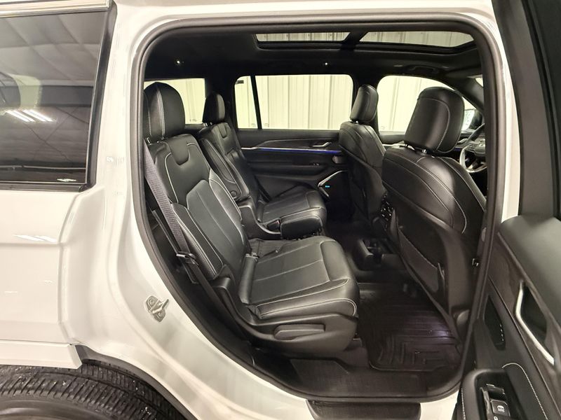 Used 2023 Jeep Grand Cherokee L OverlandImage 9