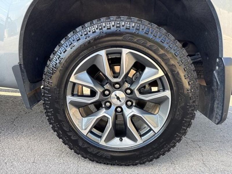 2024 Chevrolet Silverado 1500 RST photo 10
