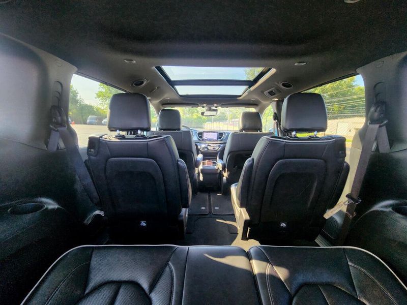 Used 2025 Chrysler Pacifica Limited S