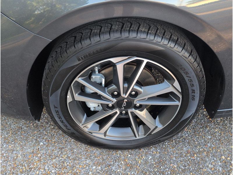 Used 2023 Kia Forte LXSImage 9