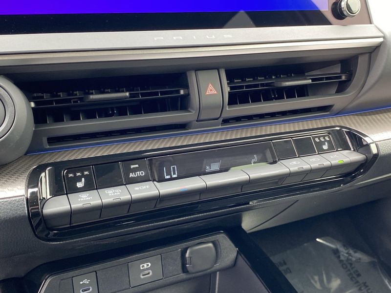 2025 Toyota Prius XLEImage 17