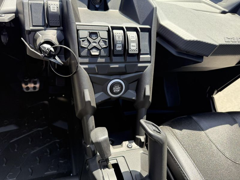 2025 Can-Am MAVERICK X3 MAX RS TURBO Image 6
