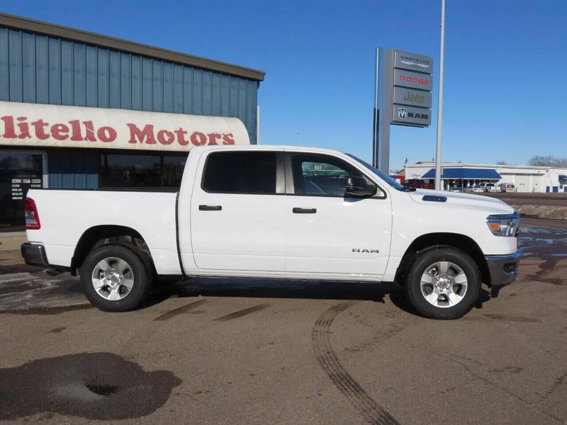 2023 RAM 1500 Big Horn Crew Cab 4x4 5