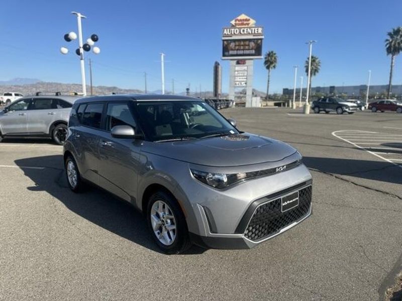 Used 2023 Kia Soul LXImage 1