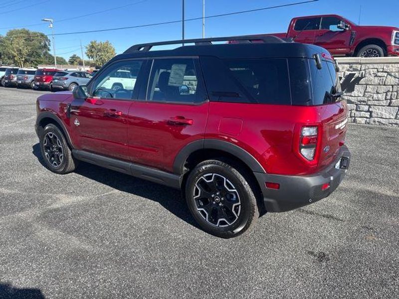 2025 Ford Bronco Outer Banks photo 2