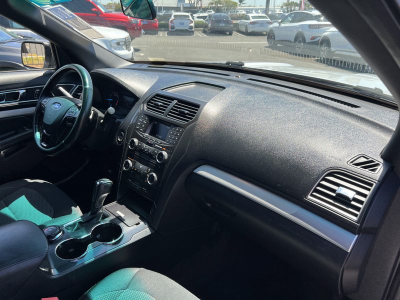 2016 Ford Explorer XLTImage 29