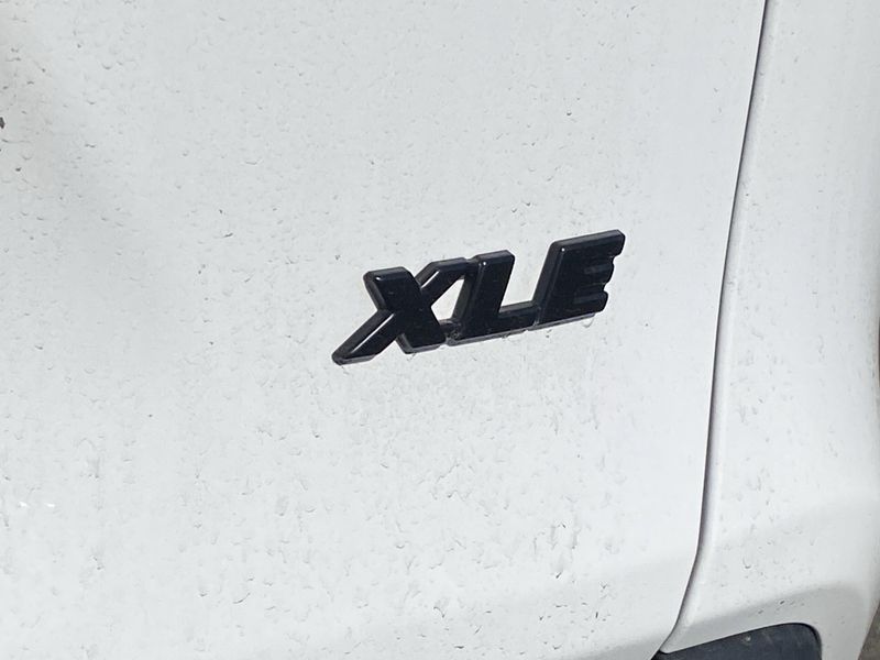 2021 Toyota RAV4 XLEImage 4