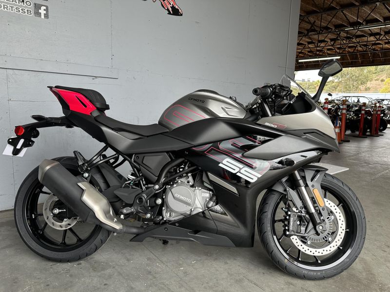 2025 CFMOTO 300SS Image 6