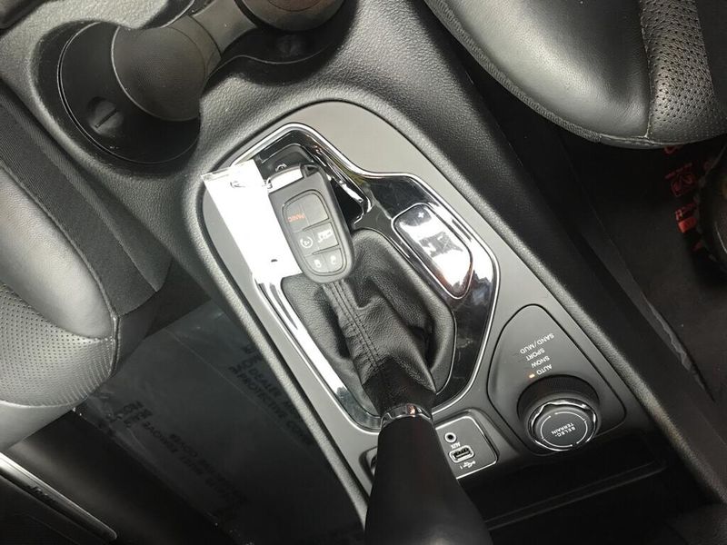 Used 2021 Jeep Cherokee LimitedImage 15