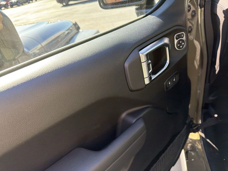 New 2026 Jeep Wrangler 4-door RubiconImage 18