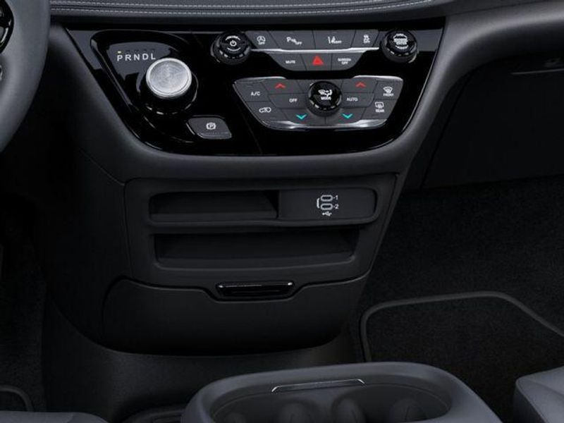 New 2026 Chrysler Pacifica SelectImage 24