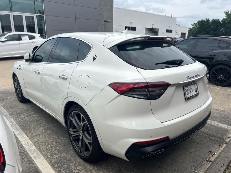 2022 Maserati Levante ModenaImage 4
