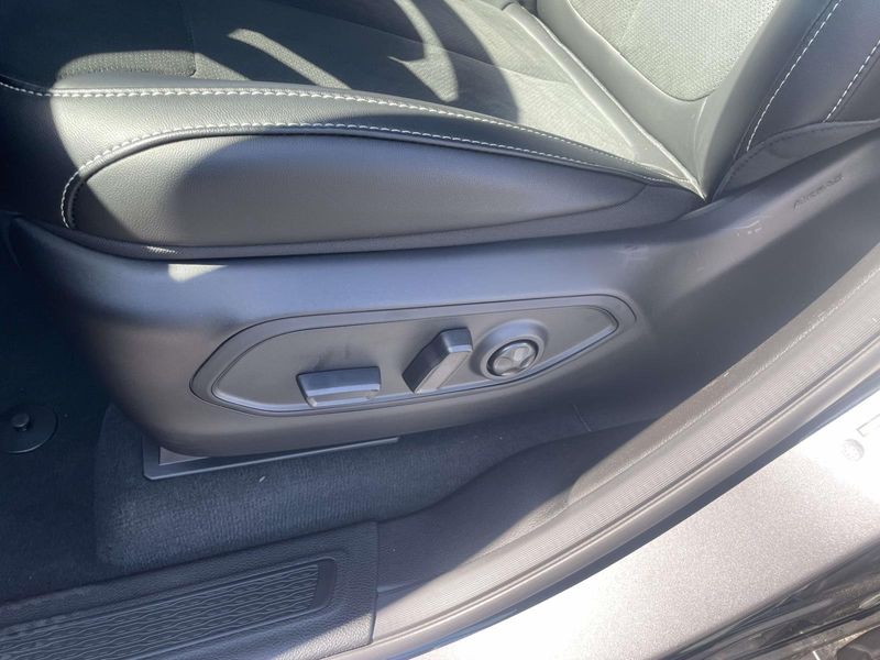 New 2026 Jeep Grand Cherokee Laredo Altitude 4x2
