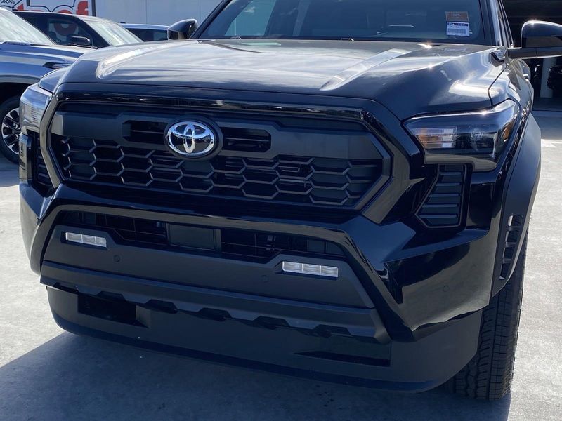 New 2024 Toyota Tacoma TRD Off Road HybridImage 7