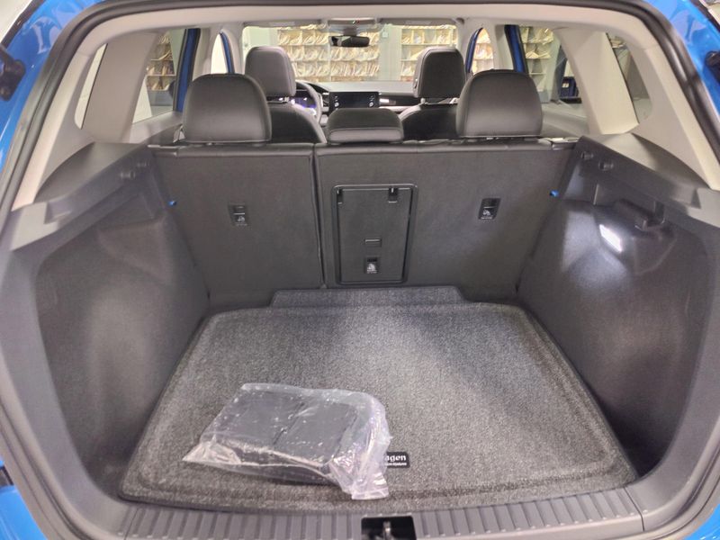 Used 2025 Volkswagen Taos SE Black AWD w/SunroofImage 13