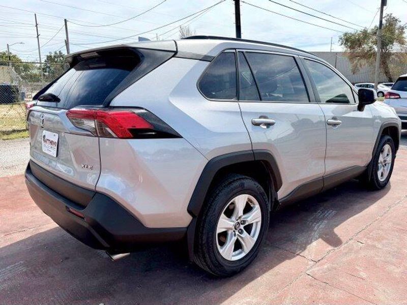 Used 2019 Toyota RAV4 XLEImage 5