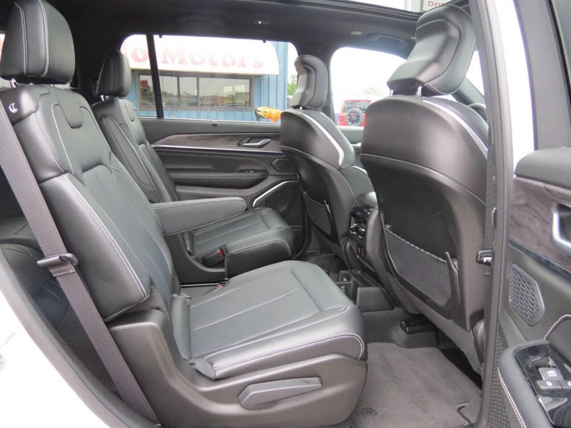 Used 2025 Jeep Grand Cherokee L Overland 4x4 4dr SUVImage 25