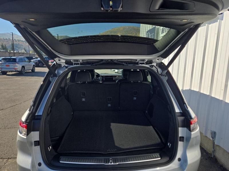 2025 Jeep Grand Cherokee Summit photo 3