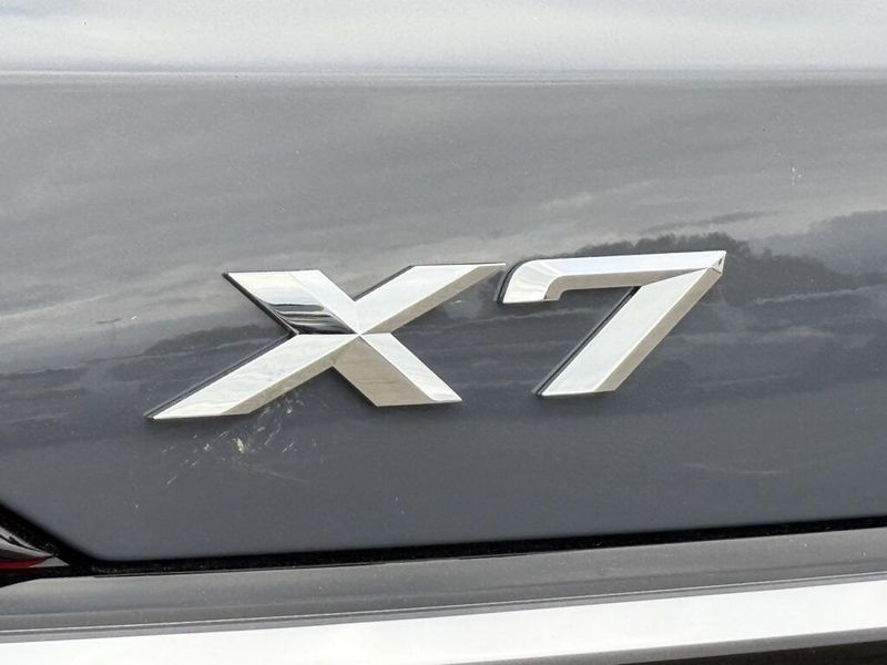 2025 BMW X7 xDrive40iImage 13