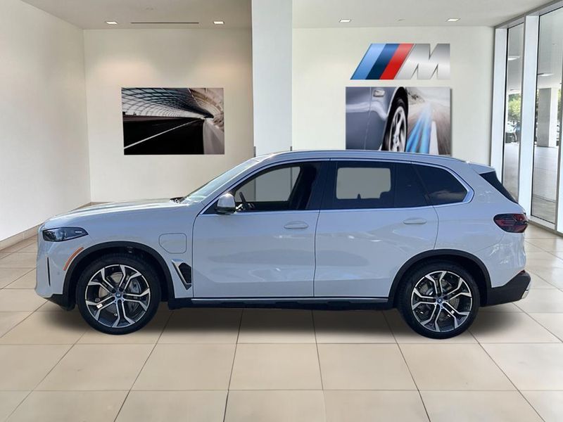 2025 BMW X5 xDrive50eImage 5