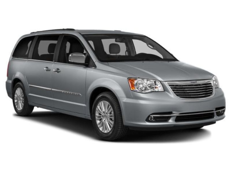 Used 2015 Chrysler Town & Country Image 6