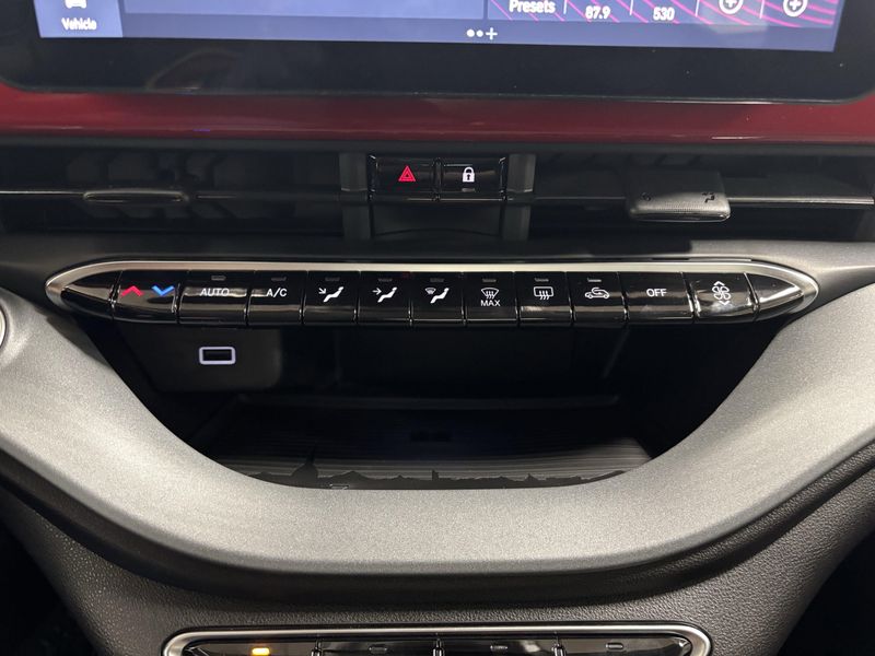 2024 Fiat 500e Inspi(red)Image 17