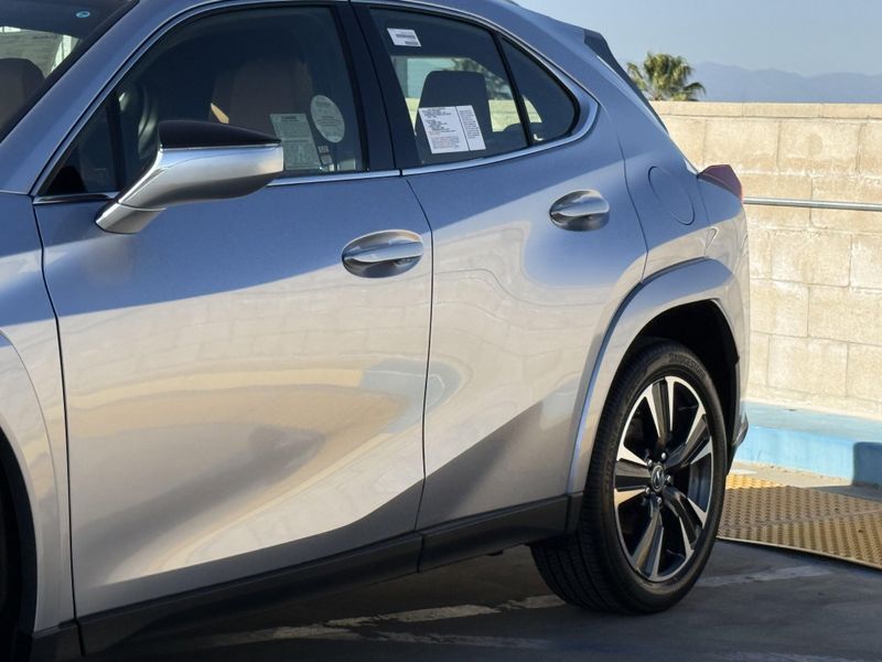 New 2026 Lexus UX 300h PremiumImage 8