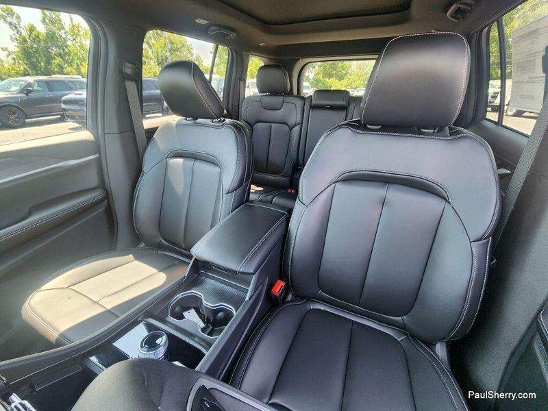 New 2025 Jeep Grand Cherokee Limited 4x4