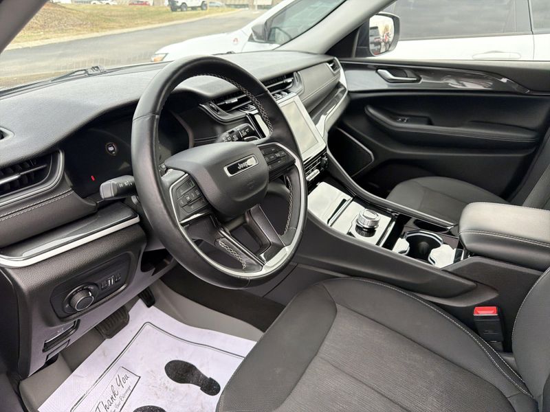 Used 2022 Jeep Grand Cherokee LaredoImage 22