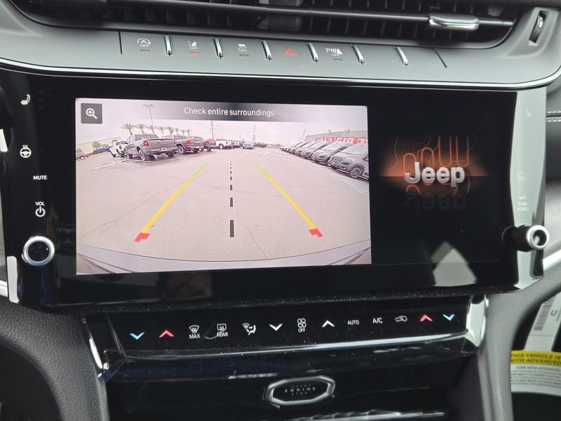 New 2026 Jeep Grand Cherokee Laredo Altitude 4x4