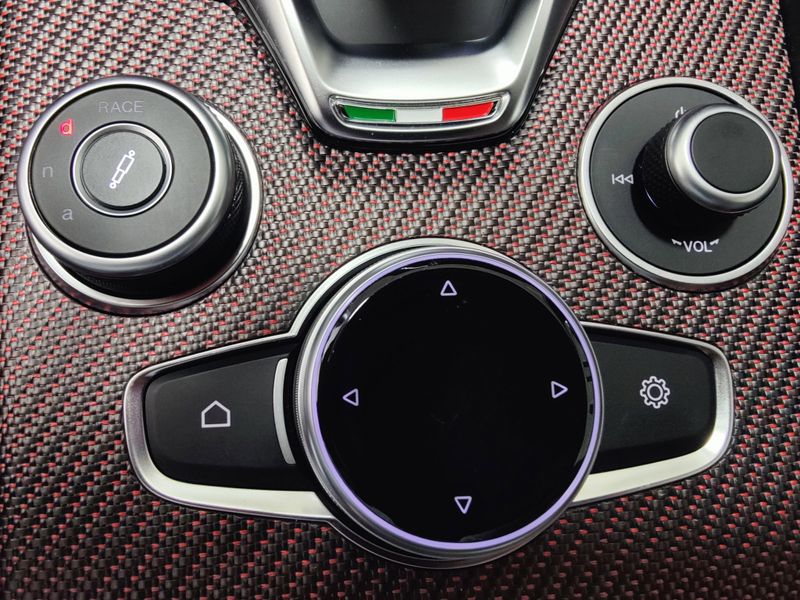 Used 2024 Alfa Romeo Giulia Quadrifoglio Supersport (1 of 66) w/Activ AsstImage 29