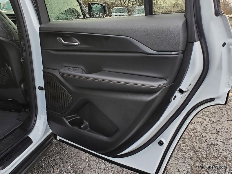 New 2025 Jeep Grand Cherokee L Altitude X 4x4