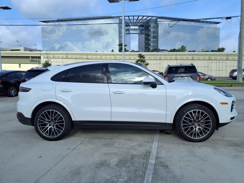 2022 Porsche Cayenne Coupe BaseImage 11