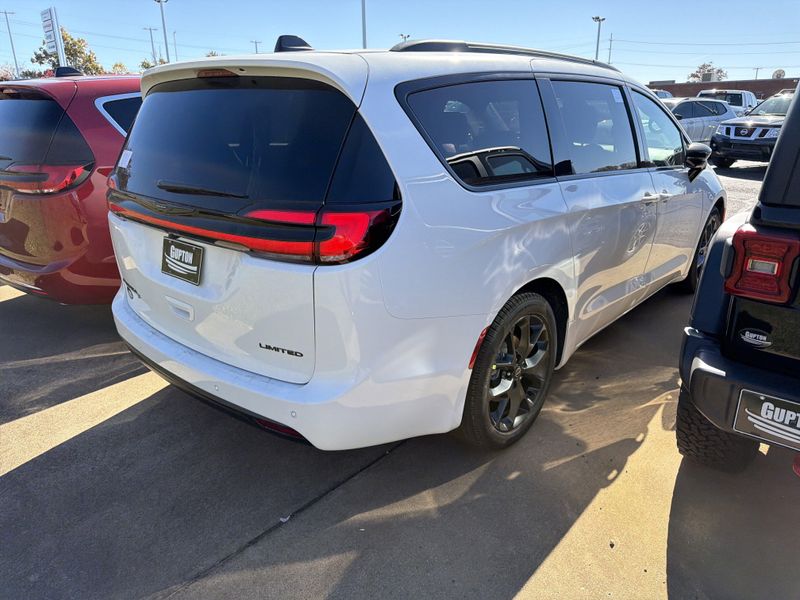 New 2026 Chrysler Pacifica LimitedImage 7