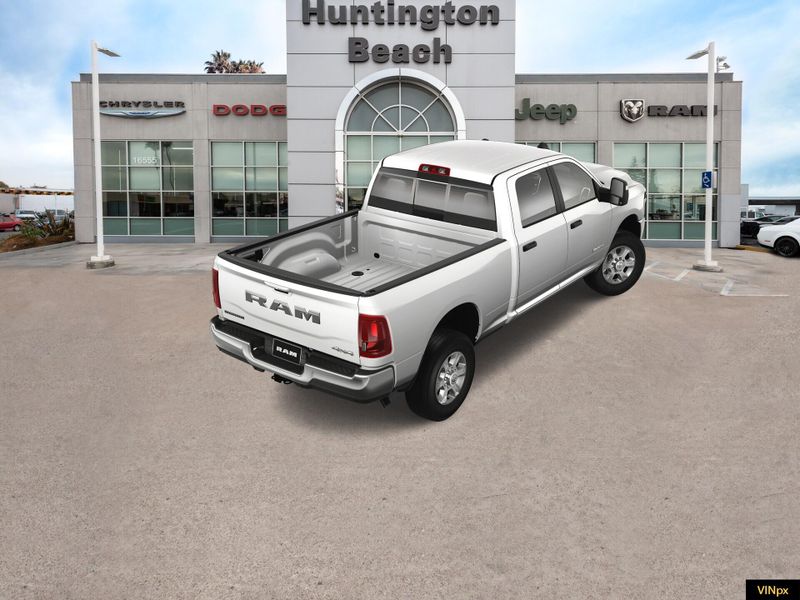 2025 RAM 3500 Big Horn Crew Cab 4x4Image 5