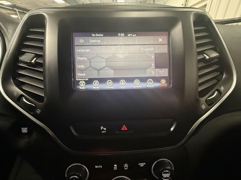 Used 2020 Jeep Cherokee AltitudeImage 35