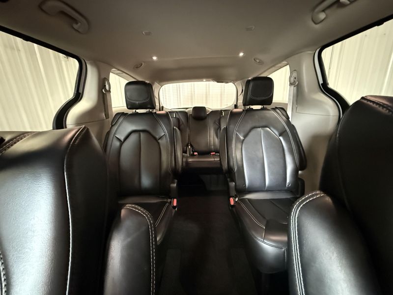 Used 2023 Chrysler Pacifica Touring LImage 23